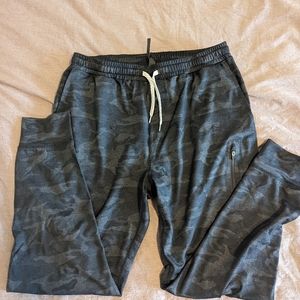 Vuori Mens Camo Joggers